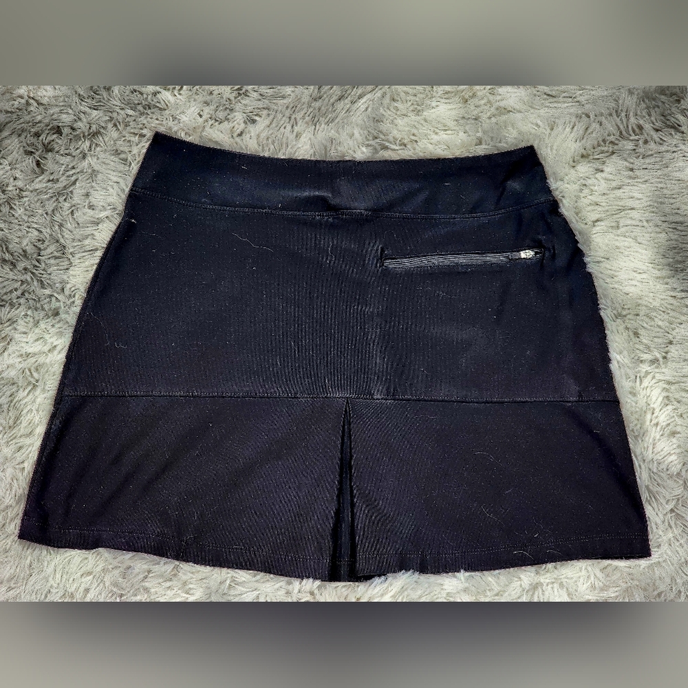$4 If Bundled | NIKE | Activewear | Skirt/Skort | Small - Picture 2 of 3